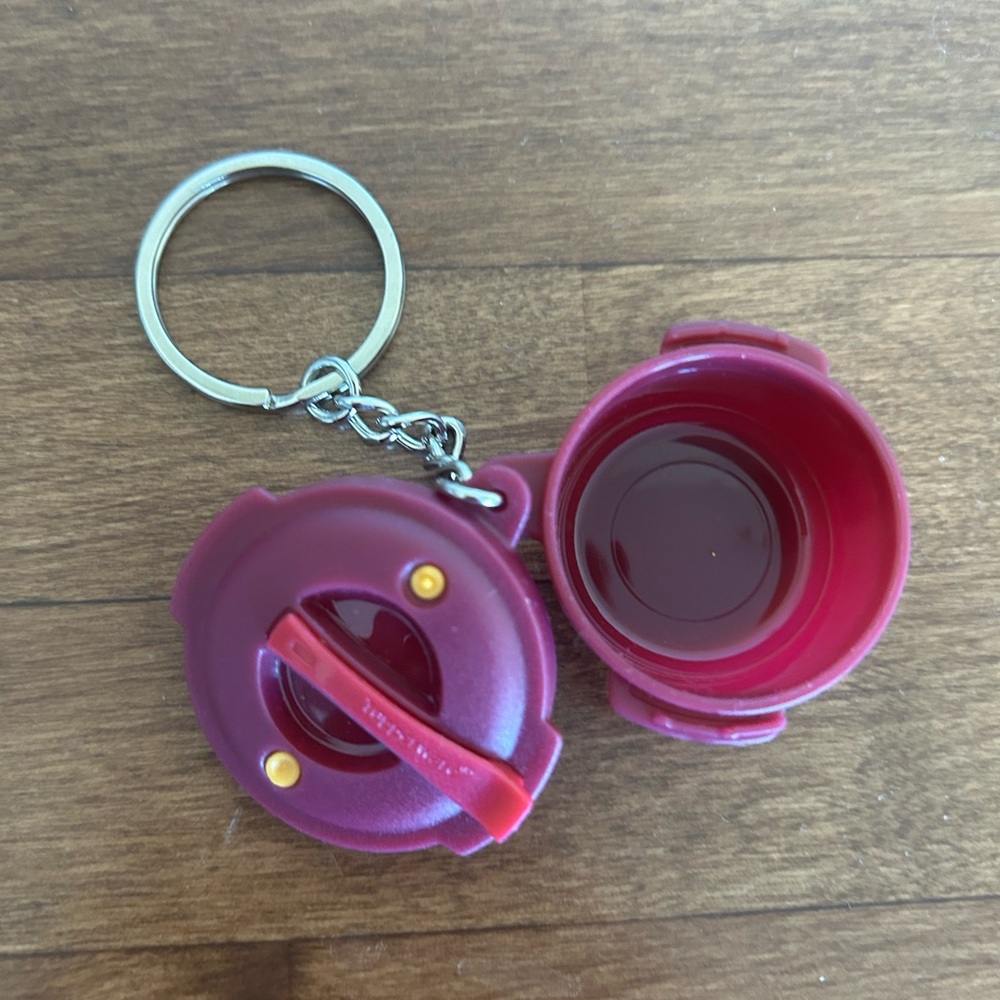 Tupperware Keychain - Picture 2 of 2